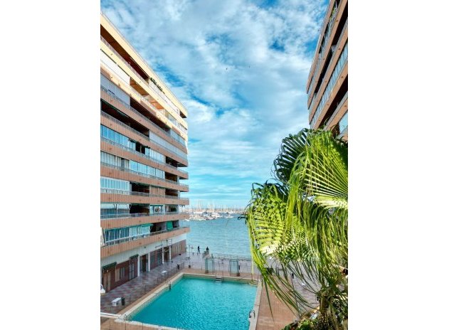 Resale - Apartment / Flat * - Torrevieja *