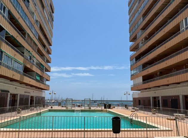 Resale - Apartment / Flat * - Torrevieja *