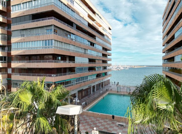 Resale - Apartment / Flat * - Torrevieja *