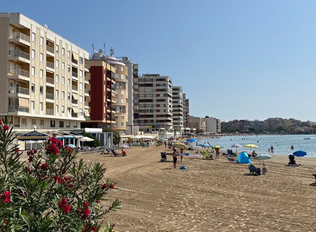 Resale - Apartment / Flat * - Torrevieja *