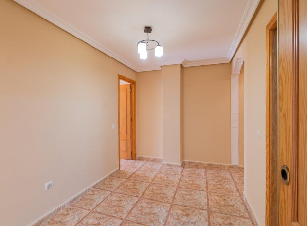 Resale - Apartment / Flat * - Torrevieja *