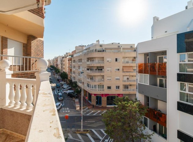 Resale - Apartment / Flat * - Torrevieja *