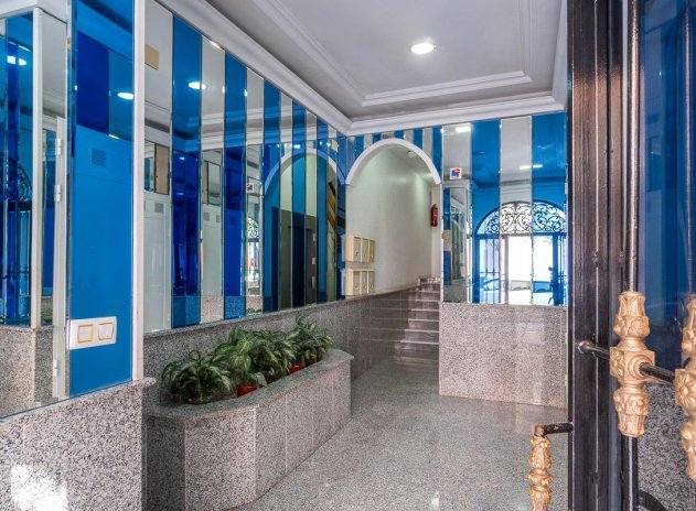 Resale - Apartment / Flat * - Torrevieja *