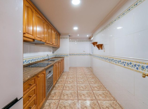 Resale - Apartment / Flat * - Torrevieja *