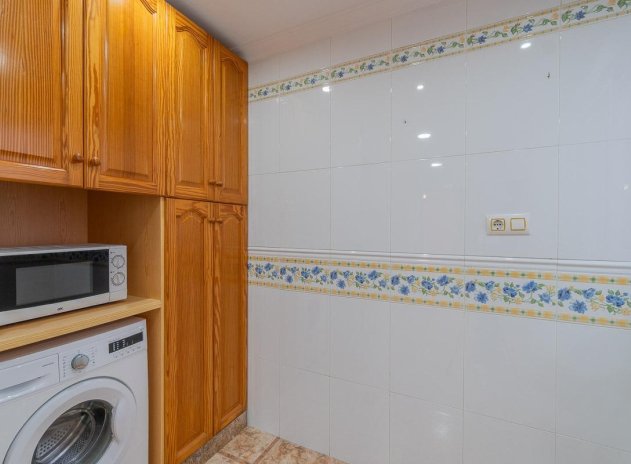 Resale - Apartment / Flat * - Torrevieja *