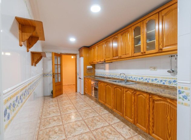 Resale - Apartment / Flat * - Torrevieja *