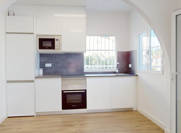 Resale - Apartment / Flat * - Torrevieja *