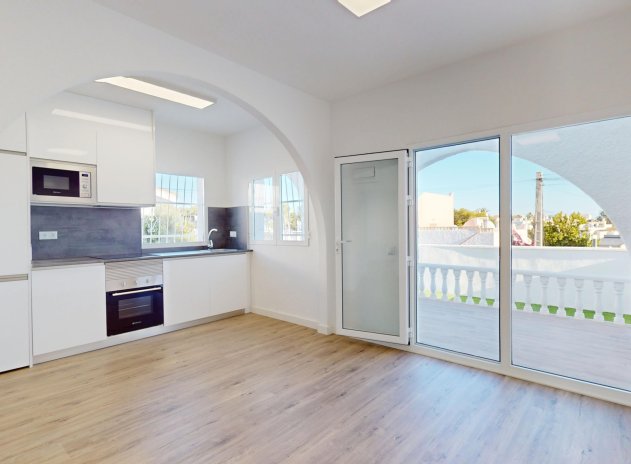 Resale - Apartment / Flat * - Torrevieja *