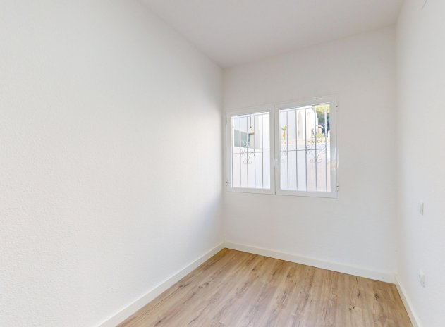 Resale - Apartment / Flat * - Torrevieja *