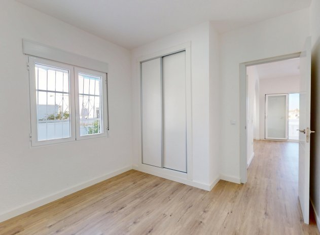 Resale - Apartment / Flat * - Torrevieja *