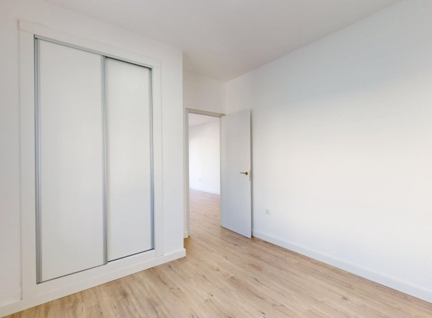 Resale - Apartment / Flat * - Torrevieja *