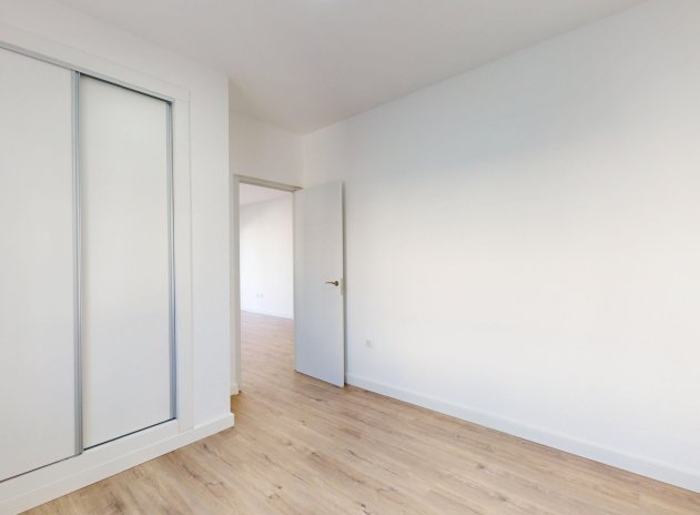 Resale - Apartment / Flat * - Torrevieja *