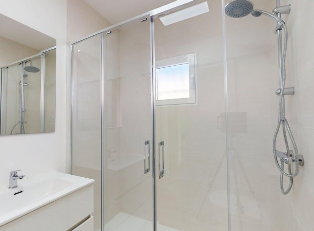 Resale - Apartment / Flat * - Torrevieja *