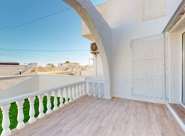 Resale - Apartment / Flat * - Torrevieja *