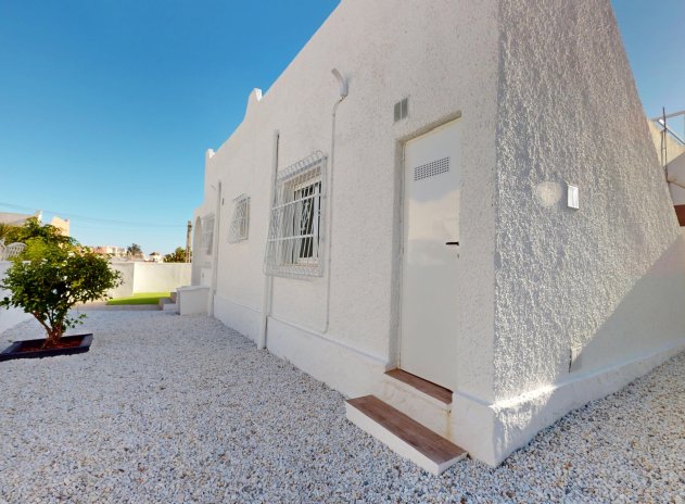 Resale - Apartment / Flat * - Torrevieja *