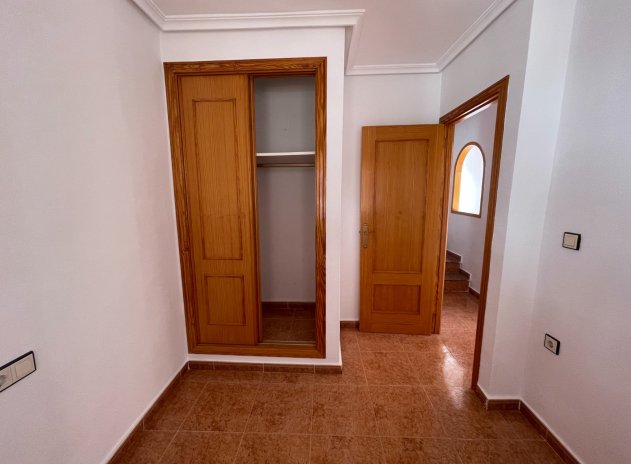 Herverkoop - Rijwoning - Los Montesinos - La Herrada