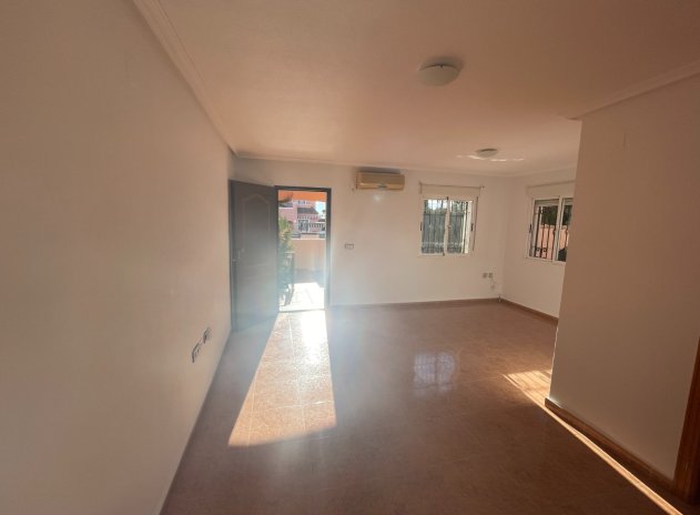 Herverkoop - Rijwoning - Los Montesinos - La Herrada