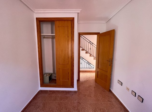 Herverkoop - Rijwoning - Los Montesinos - La Herrada