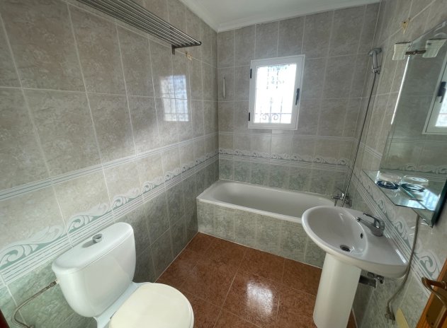 Herverkoop - Rijwoning - Los Montesinos - La Herrada