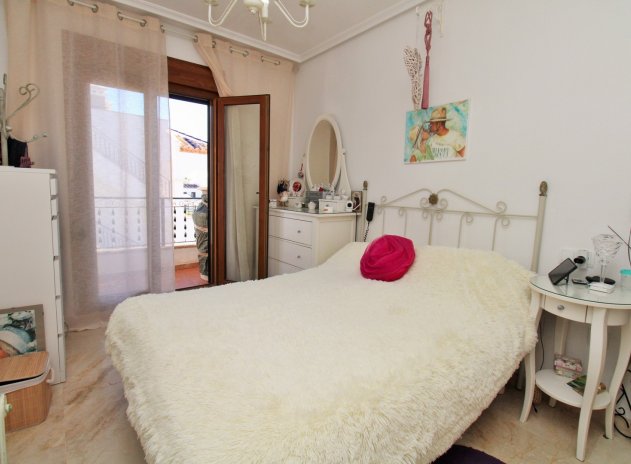 Herverkoop - Rijwoning - Villamartin - PAU 8