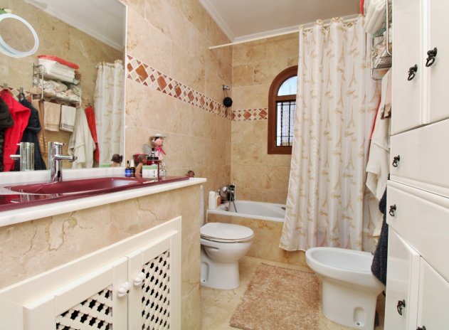 Herverkoop - Rijwoning - Villamartin - PAU 8