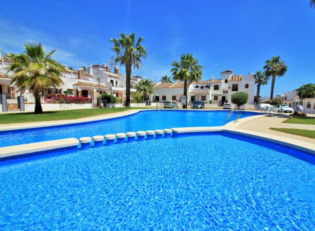 Herverkoop - Rijwoning - Villamartin - PAU 8