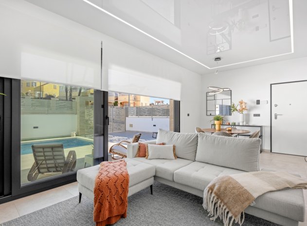 Resale - Villa * - Orihuela Costa * - Blue Lagoon*