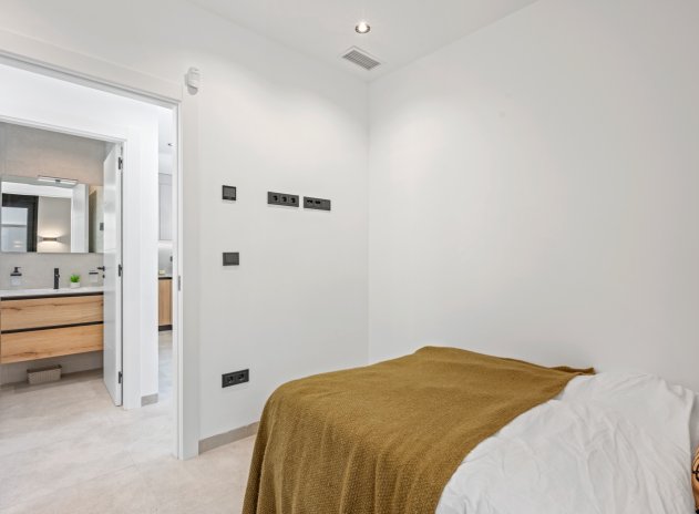 Resale - Villa * - Orihuela Costa * - Blue Lagoon*