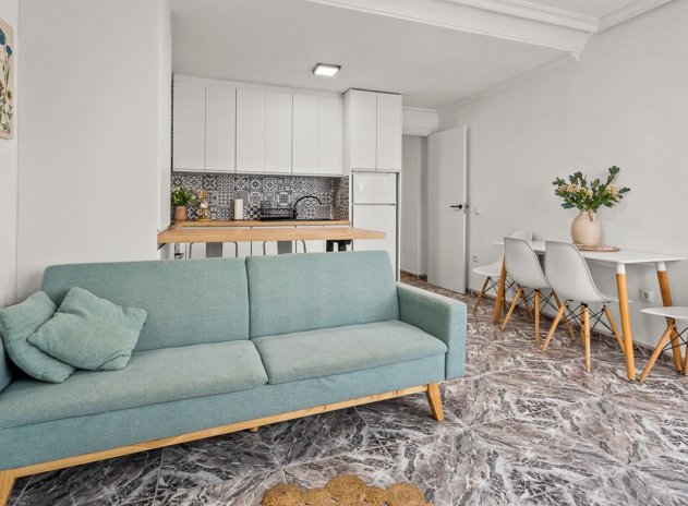 Resale - Apartment / Flat * - Torrevieja * - Playa del Cura *