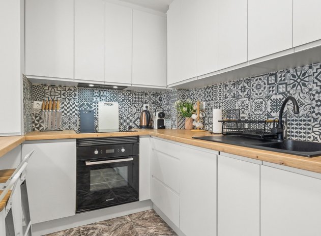 Resale - Apartment / Flat * - Torrevieja * - Playa del Cura *