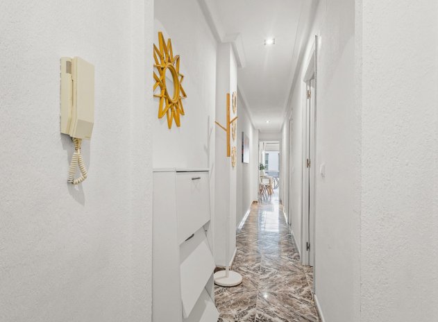 Resale - Apartment / Flat * - Torrevieja * - Playa del Cura *