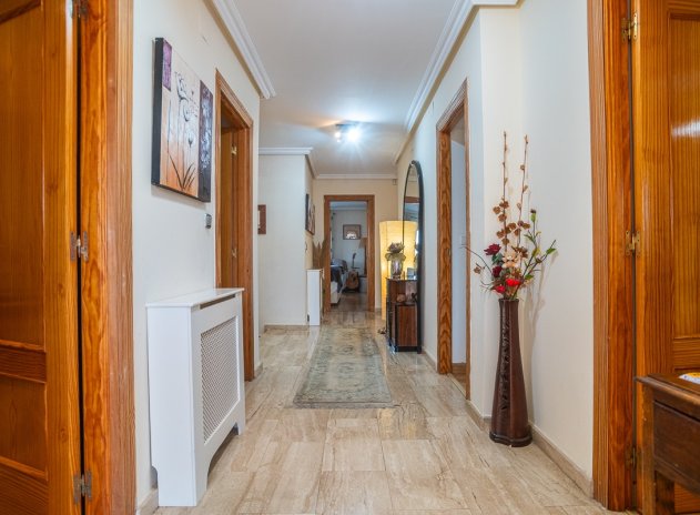 Resale - Villa * - Torrevieja * - Los Balcones *