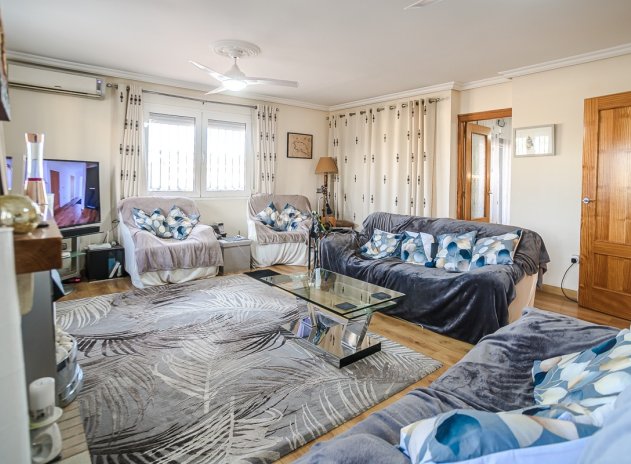 Resale - Villa * - Torrevieja * - Los Balcones *