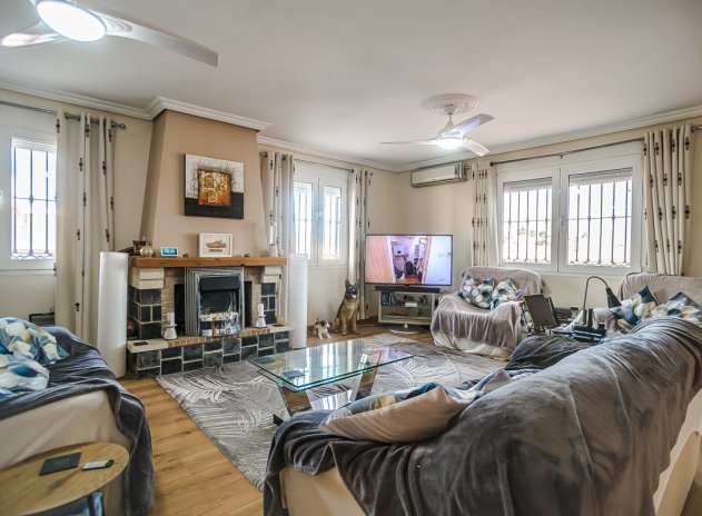 Resale - Villa * - Torrevieja * - Los Balcones *