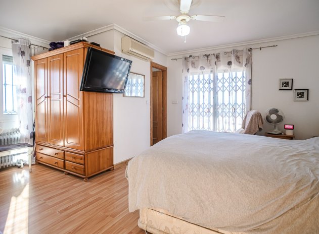 Resale - Villa * - Torrevieja * - Los Balcones *