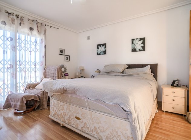 Resale - Villa * - Torrevieja * - Los Balcones *