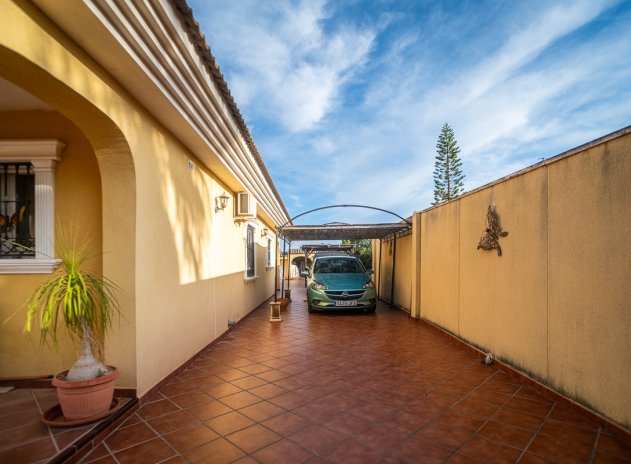 Resale - Villa * - Torrevieja * - Los Balcones *