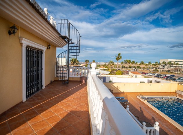 Resale - Villa * - Torrevieja * - Los Balcones *