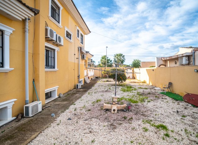 Resale - Villa * - Torrevieja * - Los Balcones *