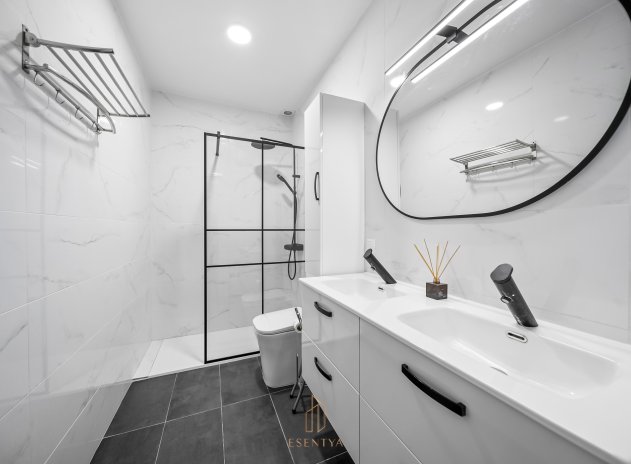 Herverkoop - Finca / Plattelands Woning - Torrevieja