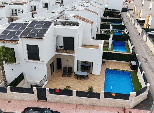 Resale - Villa * - Ciudad Quesada *