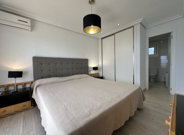 Resale - Apartment / Flat * - Mil Palmeras *