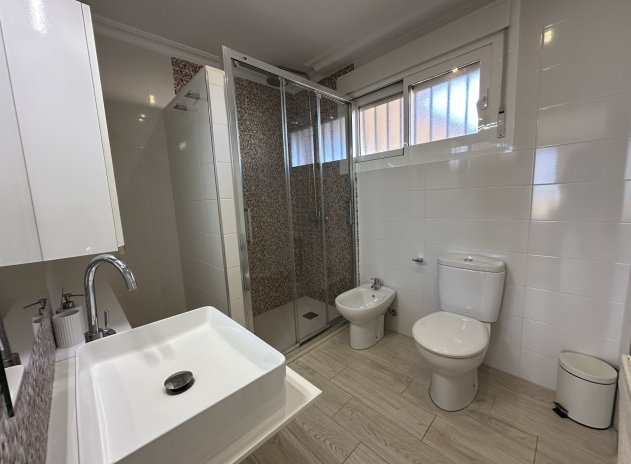 Resale - Apartment / Flat * - Mil Palmeras *