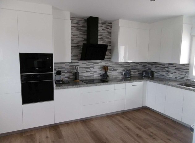 Resale - Villa * - Pinoso *