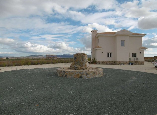 Resale - Villa * - Pinoso *