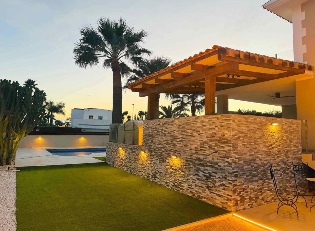 Herverkoop - Villa - Alfas del Pí - pueblo