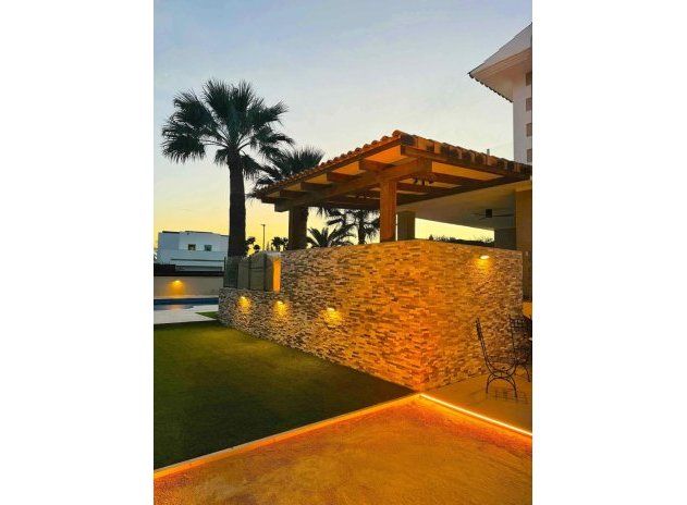 Herverkoop - Villa - Alfas del Pí - pueblo