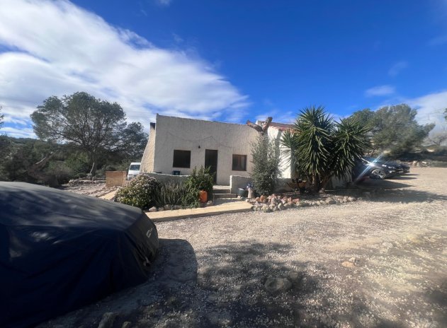 Wiederverkauf - Finca / Ländliches Wohnhaus - Torremendo