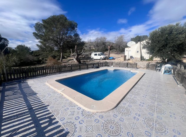 Wiederverkauf - Finca / Ländliches Wohnhaus - Torremendo