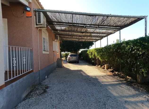 Resale - Finca / Country Property *  - Orihuela *